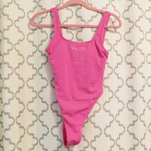 VAI21 - Hot Pink Ribbed High Cut Swimsuit - 6   (NWT)